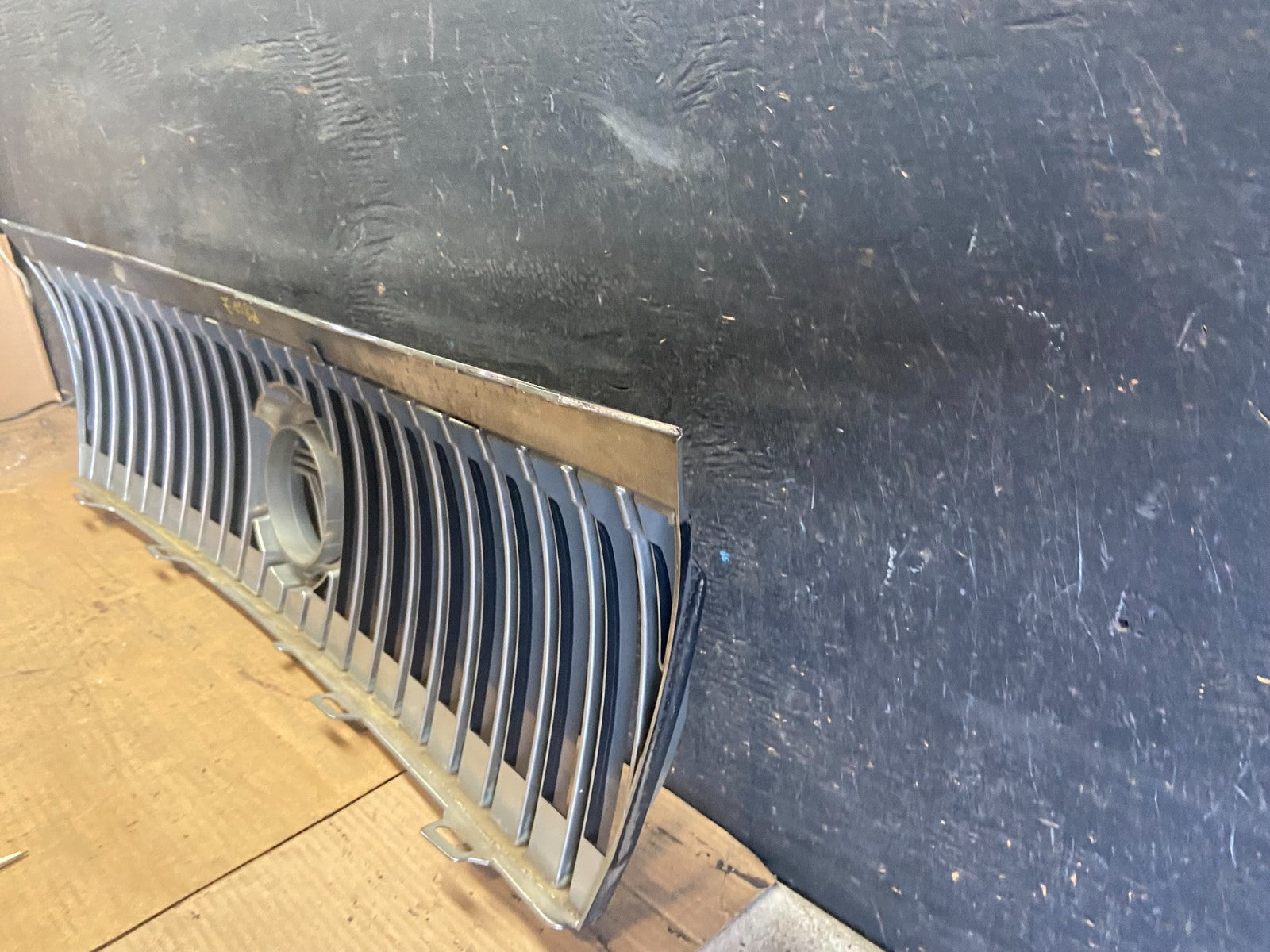 2006 to 2010 Mercury Mountaineer Front Upper Grill Grille Oem v9420 DG7
