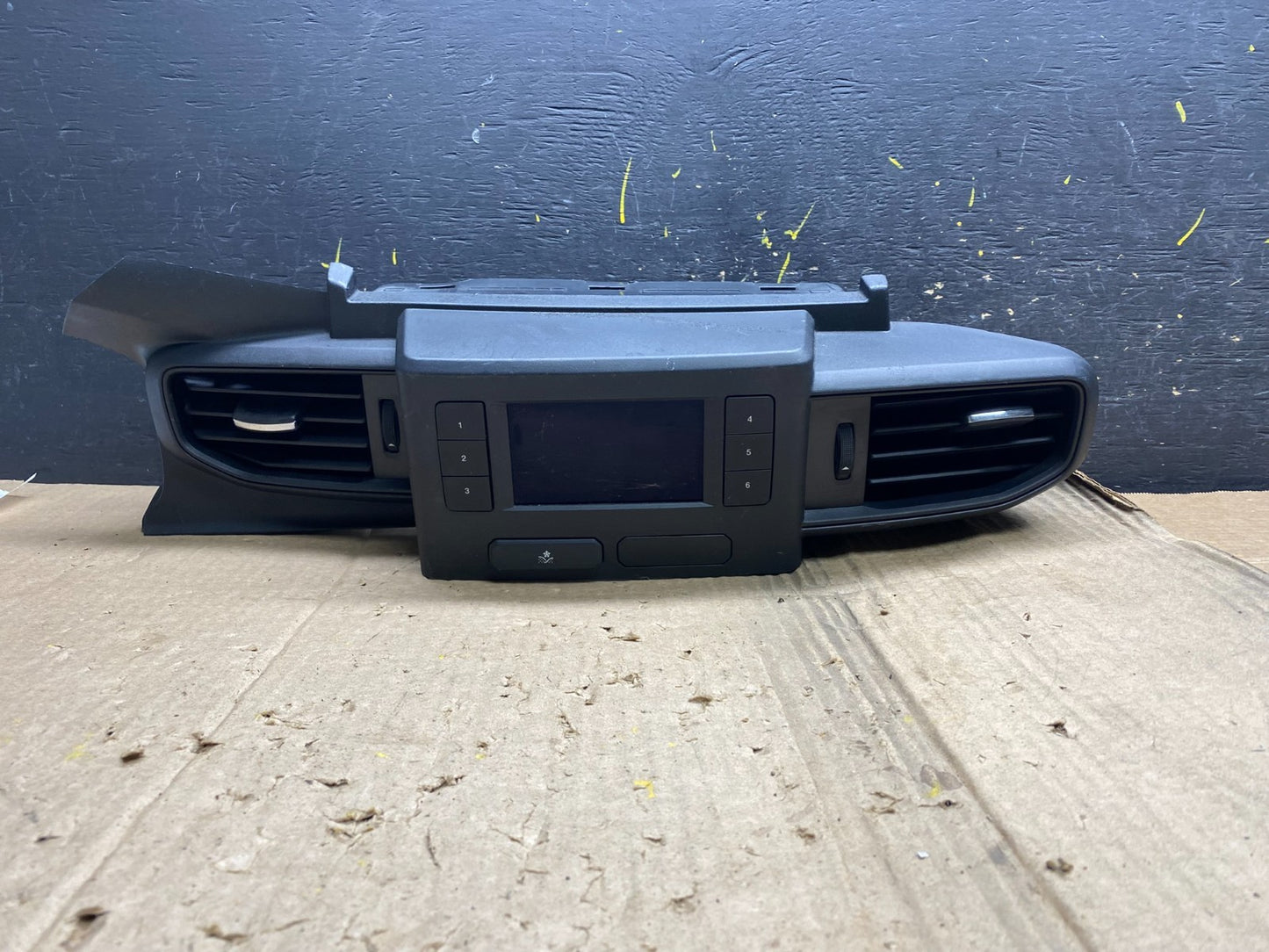 2020 to 2023 Ford  Explorer Console Radio Display Screen Air Vents X2003 DG0