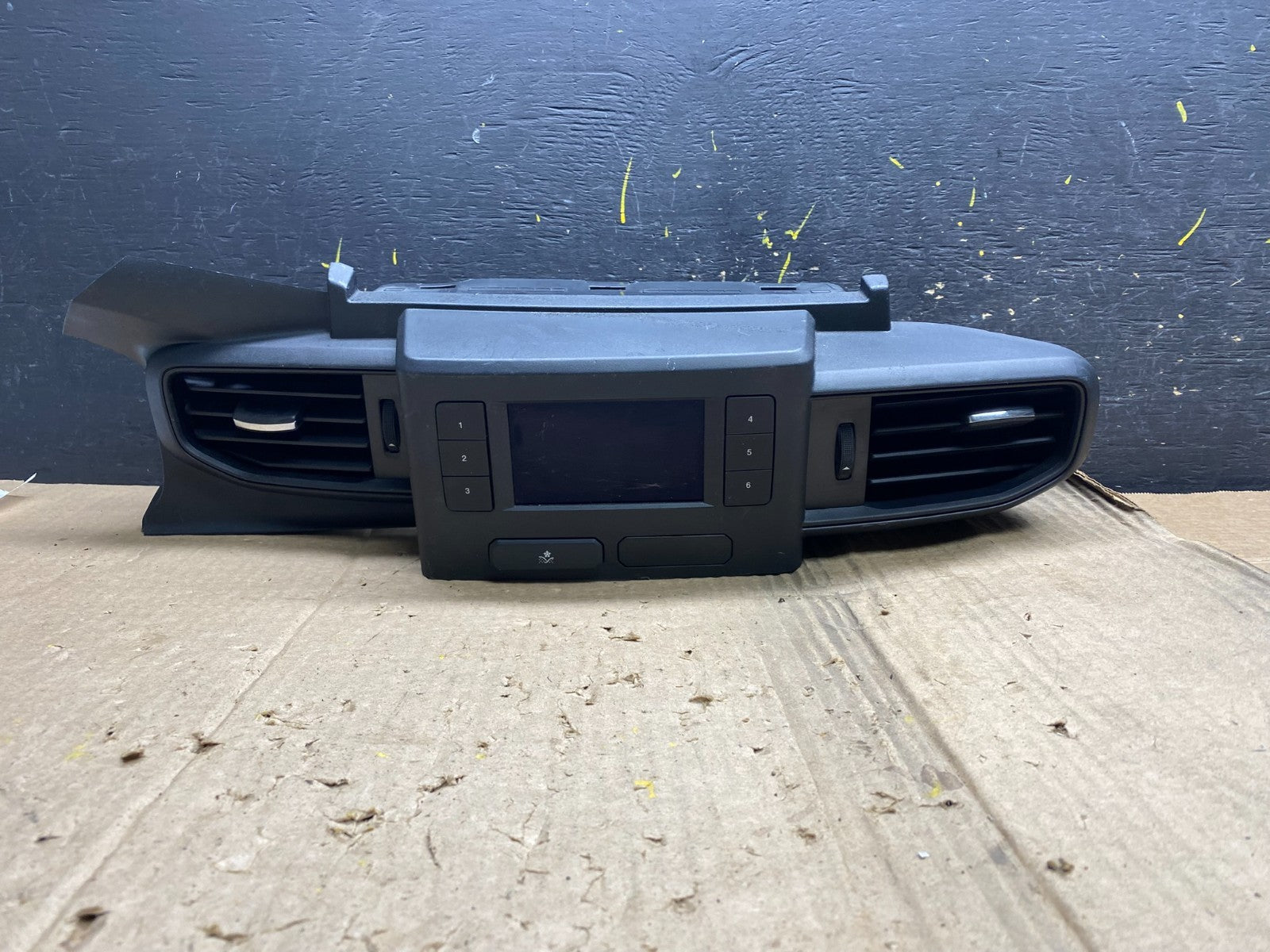 2020 to 2023 Ford  Explorer Console Radio Display Screen Air Vents X2003 DG0