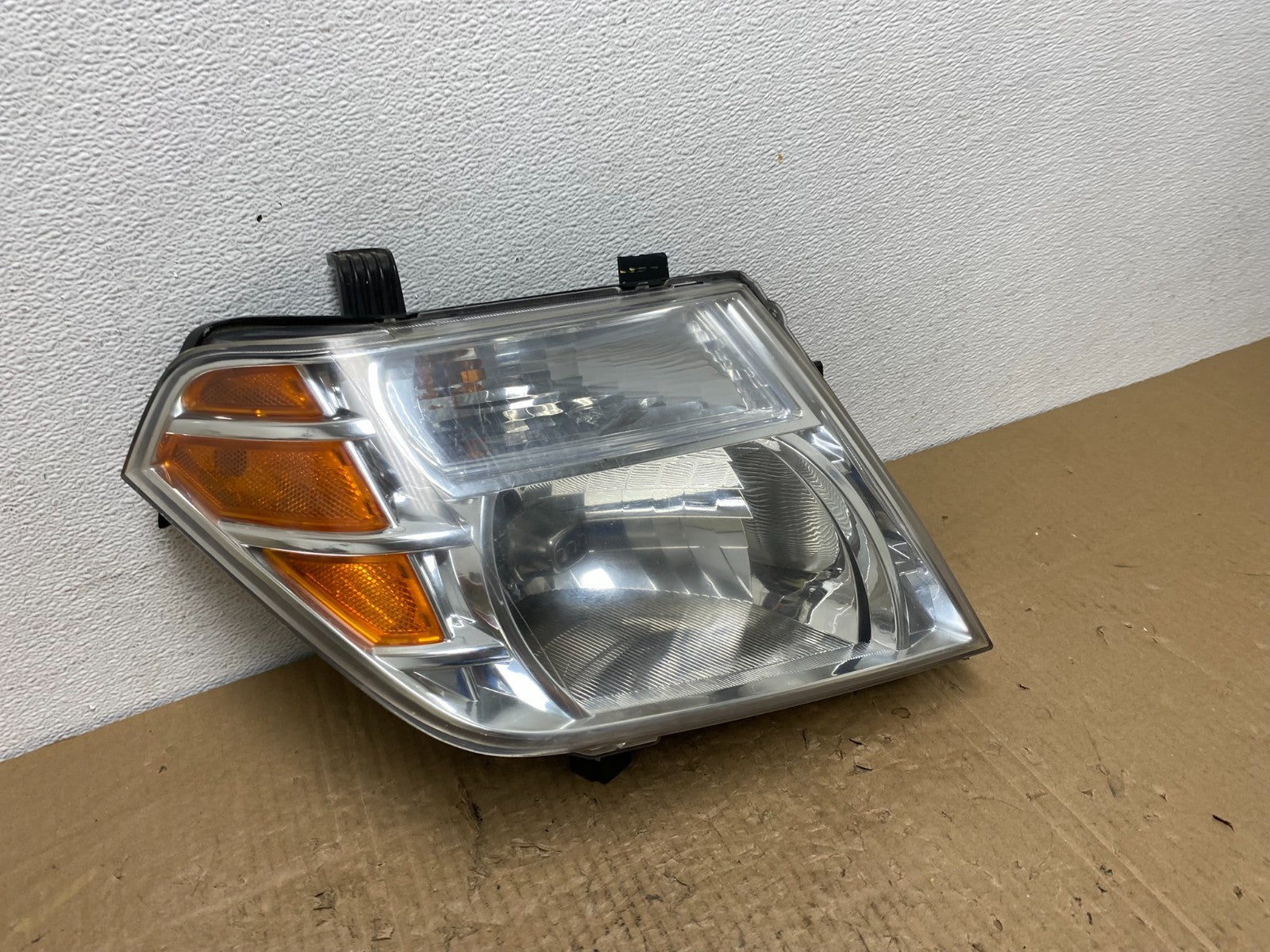 2008 to 2012 Nissan Pathfinder Halogen Headlight Right Passenger AC4081 DW2