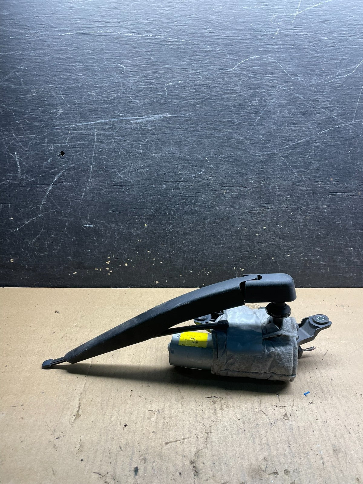 2011 to 2019 Ford Explorer Rear Windshield Wiper Motor OEM w4212 DG3