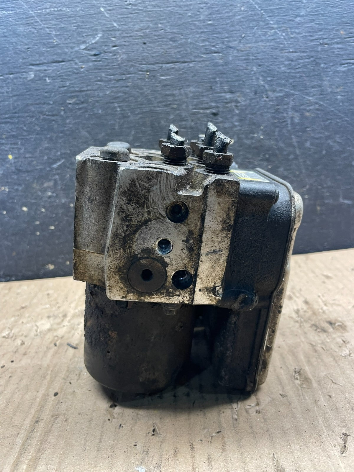 2004-07 Chevrolet Express ABS Pump Control 13567136 Module S4789 DG3