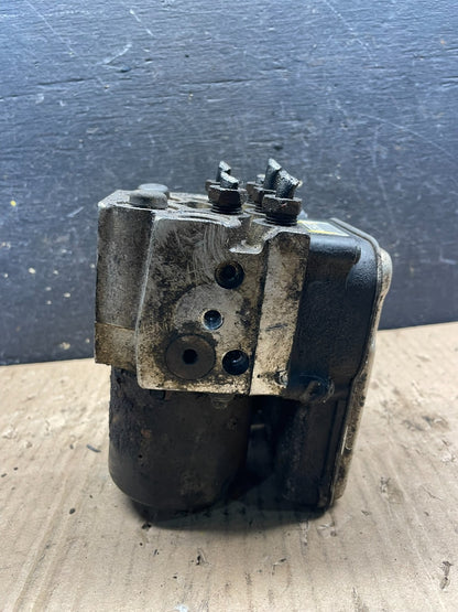 2004-07 Chevrolet Express ABS Pump Control 13567136 Module S4789 DG3