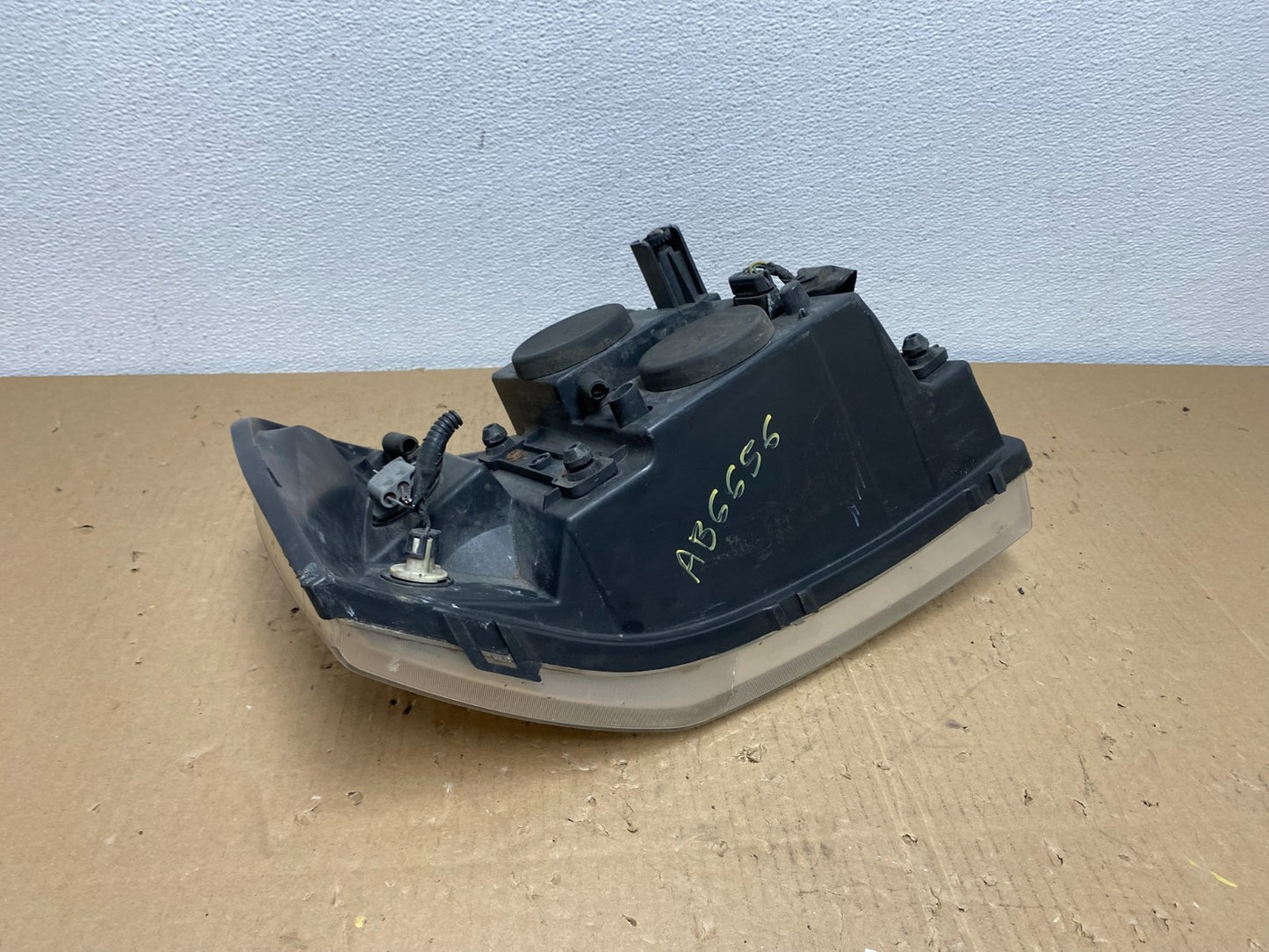 2002 to 2009 Gmc Envoy Left Driver Lh Side Headlight Halogen Oem AB6656 DW7