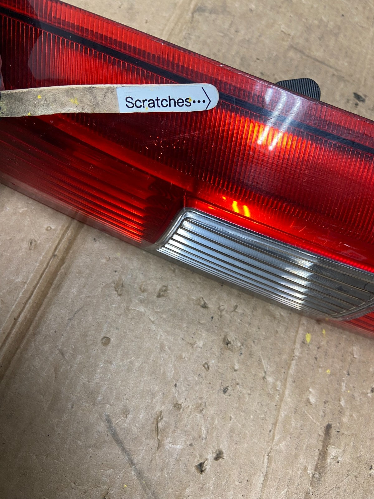 2001-2004 Volvo XC70 V70 Right Passenger RH Side Tail Light Upper Oem AA1518 GD4