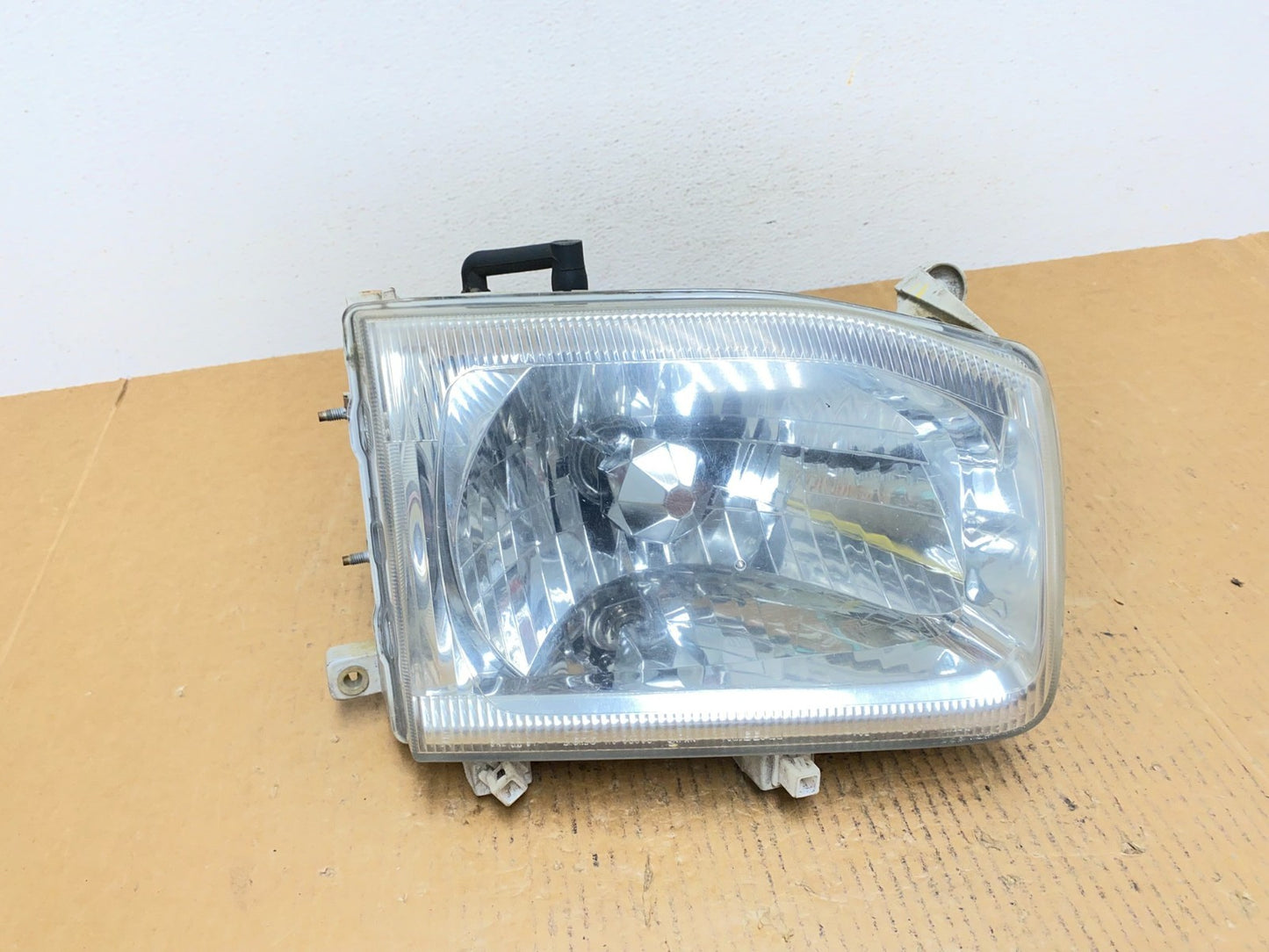 1999-2004 Nissan Pathfinder Right Passenger Side Headlight AE1174 DW0