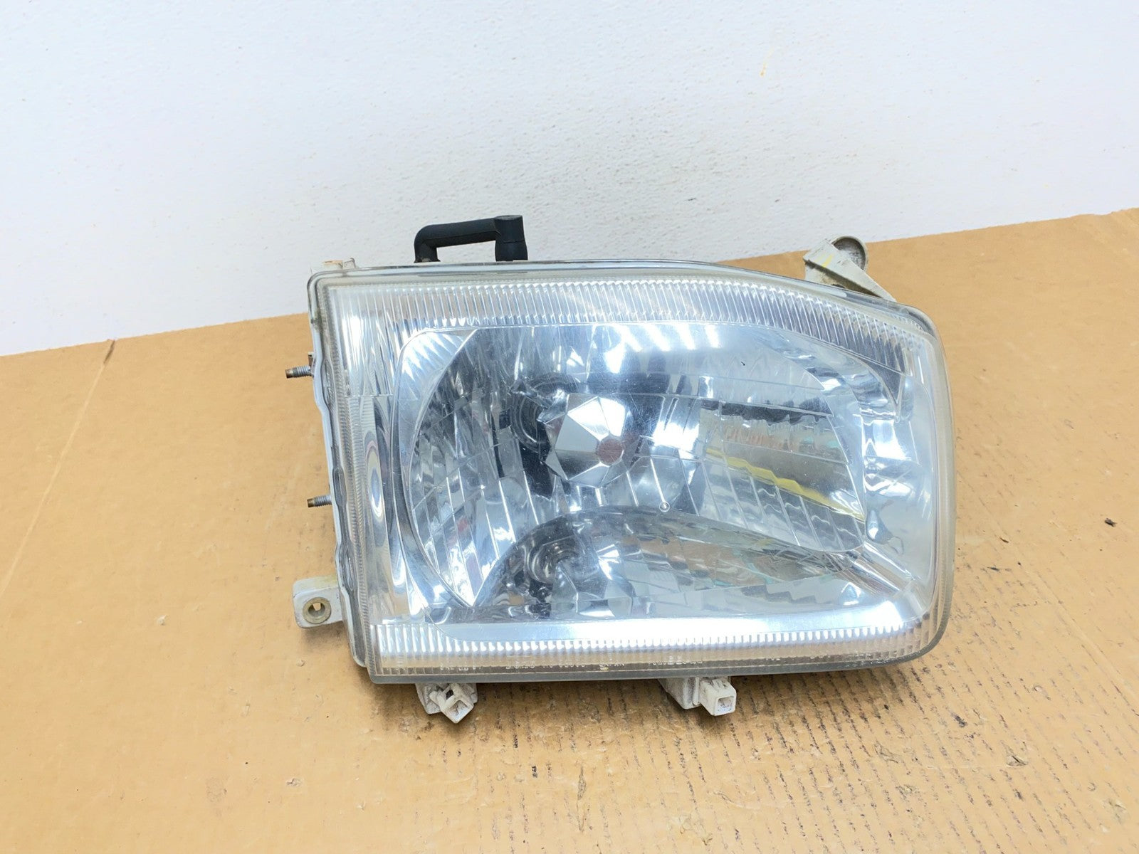 1999-2004 Nissan Pathfinder Right Passenger Side Headlight AE1174 DW0