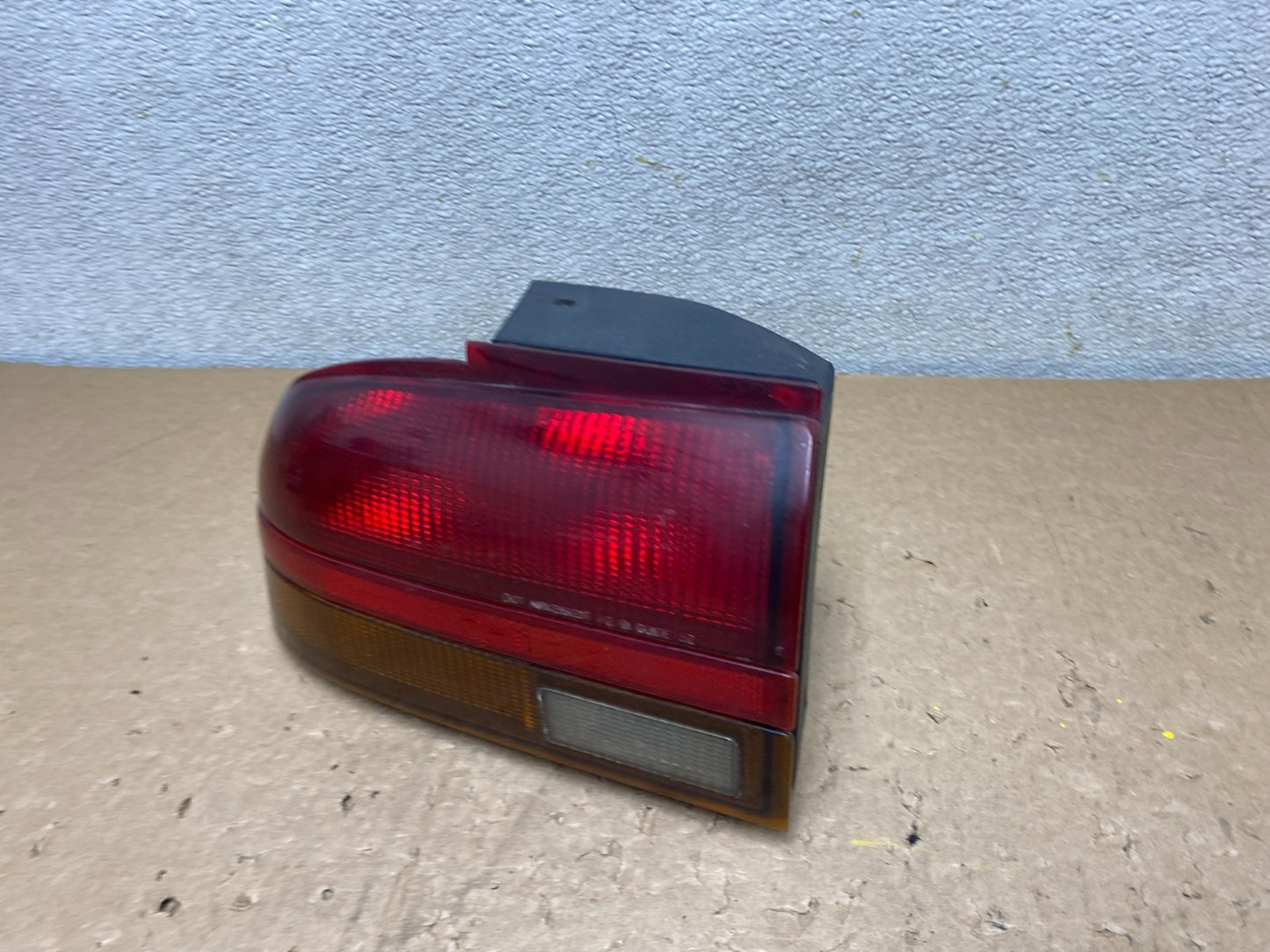 1993 - 1995 Saturn SL S-Series Left Driver LH Side Tail Light OEM v0227 DG1
