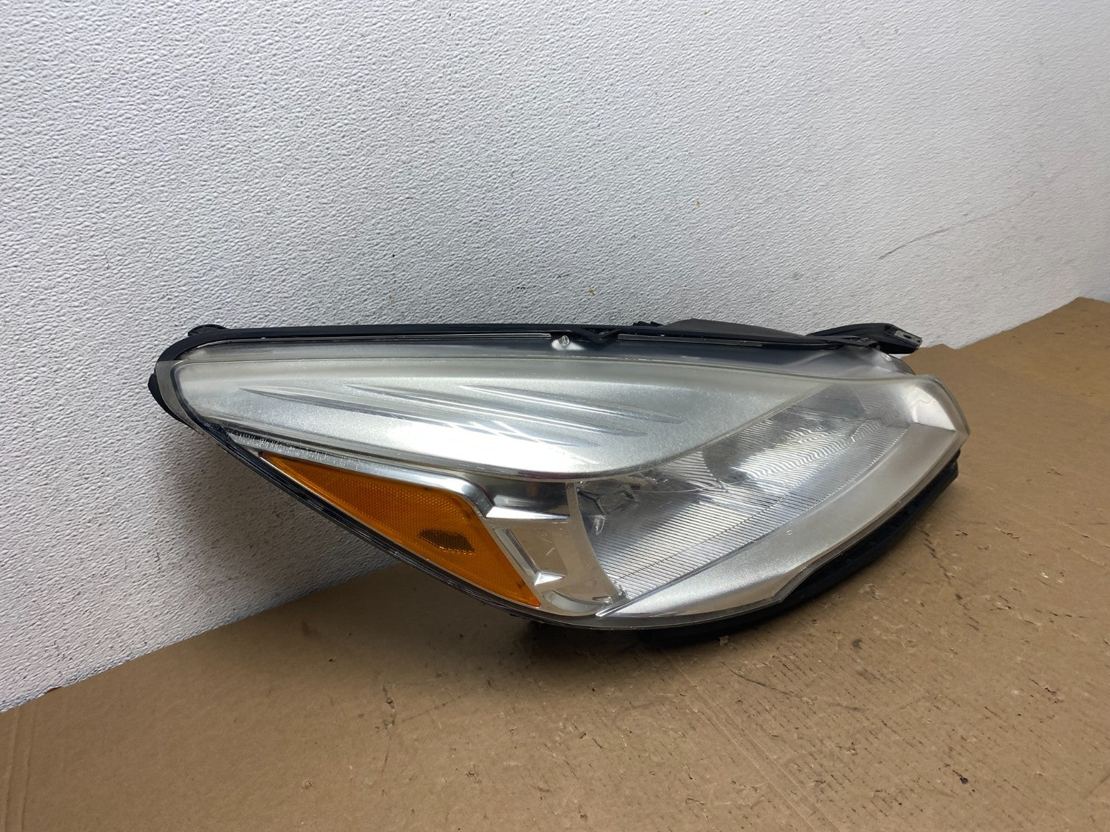 2013 - 2016 Ford Escape Headlight Right Passenger RH Side Halogen AD8034 DW2