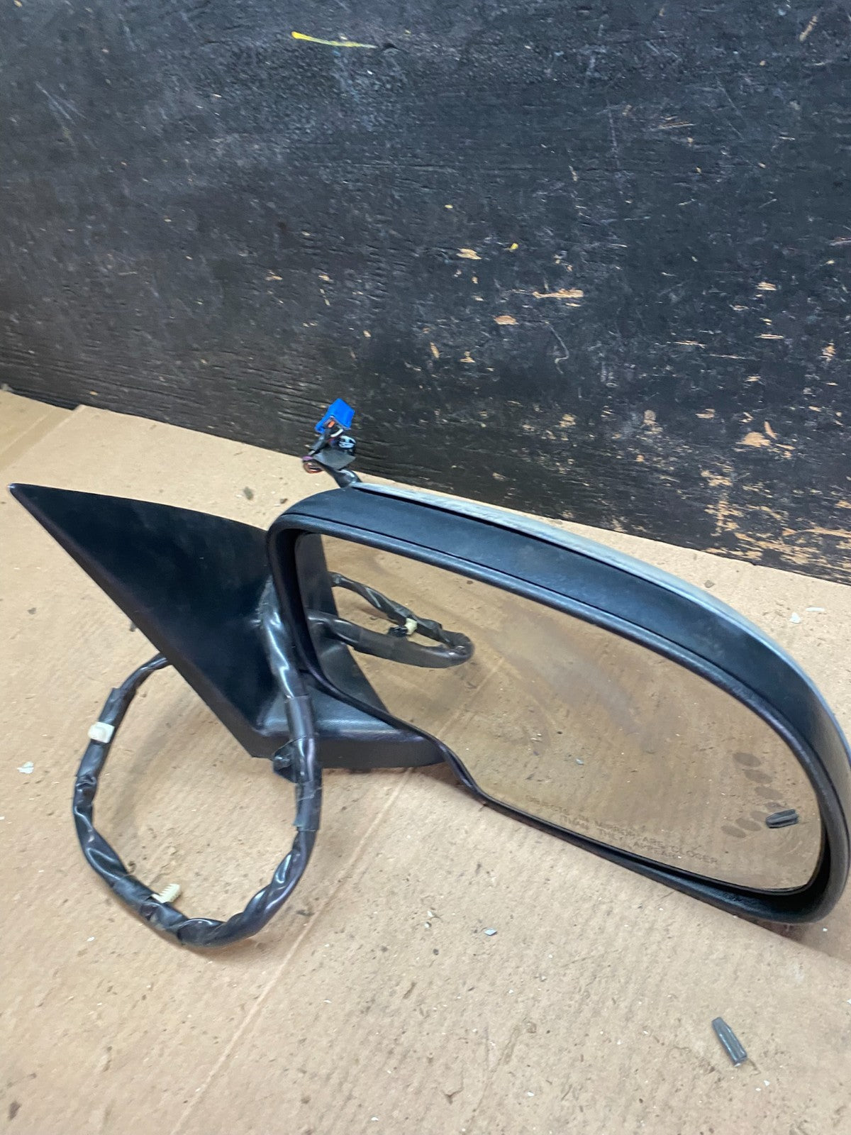 2003-2006 Chevrolet Tahoe Suburban Right Passenger Turn Door Mirror OEM T0250 DG9