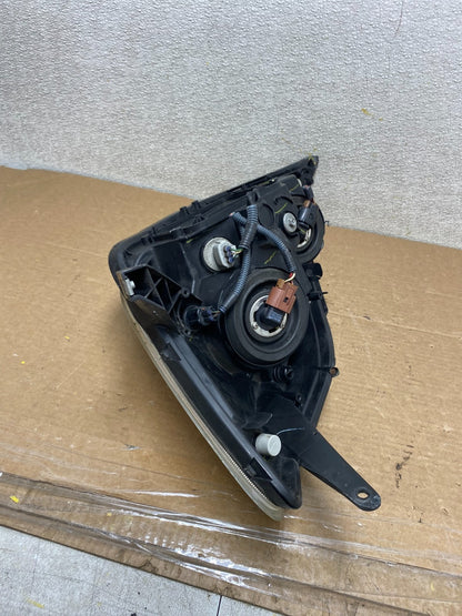 2004-2005 Toyota Sienna Right Passenger Halogen Headlight OEM Z1530 PS8