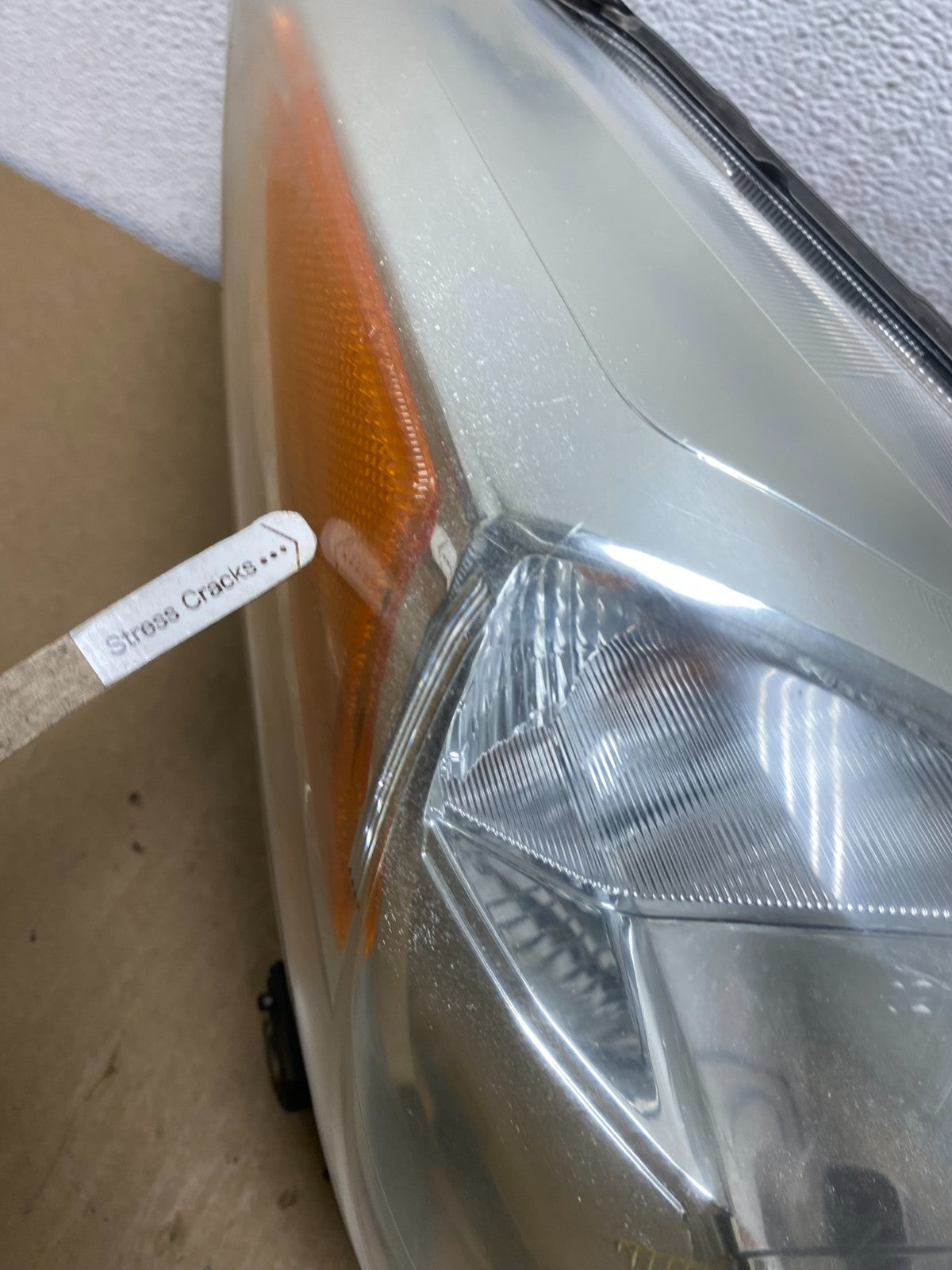 2014 to 2016 Subaru Forester Right Passenger Headlight Halogen AG2370 DW4