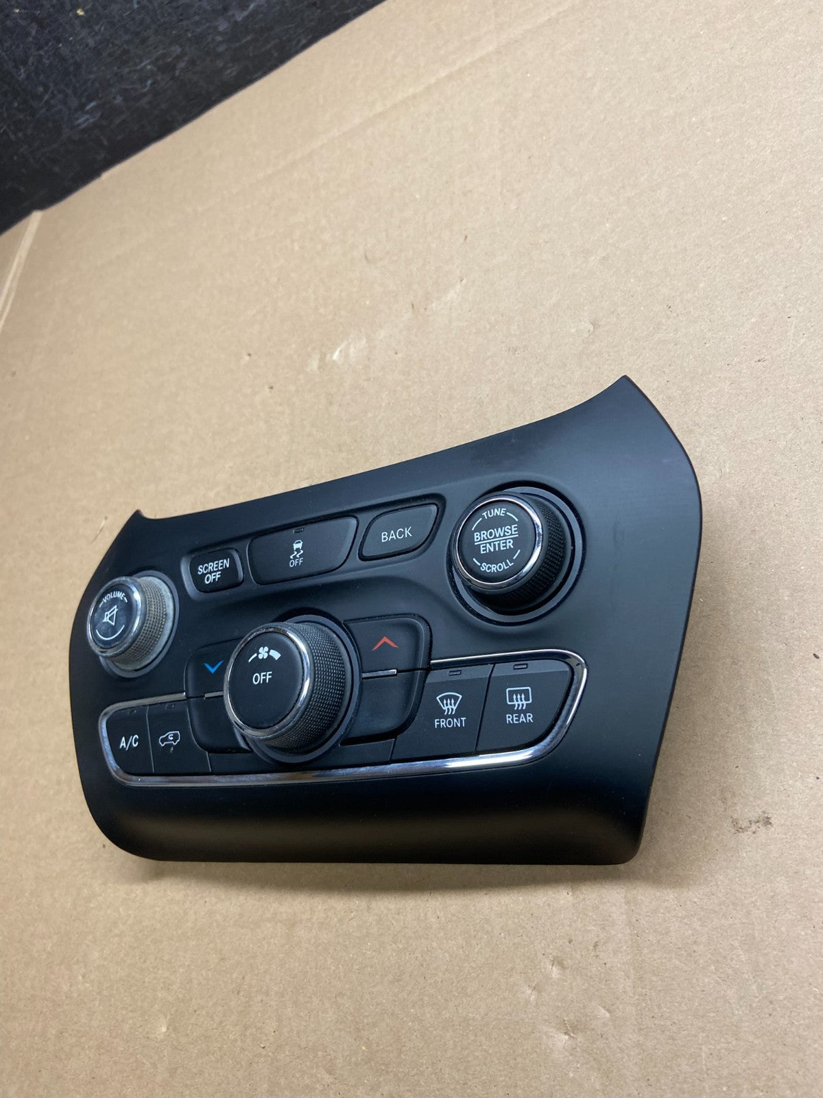 2014 to 2017 Jeep Cherokee Heater Climate Temperature Control AI6209 DG1