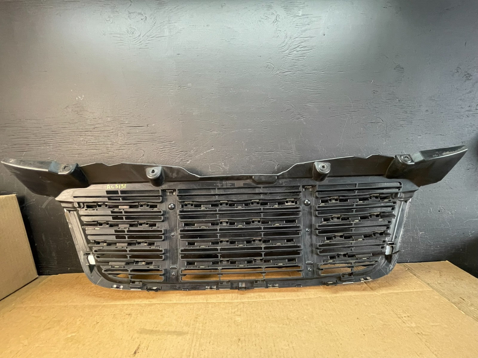 2009 to 2011 Freightliner Sprinter Front Upper Chrome Grill Grille ac5131 DG3
