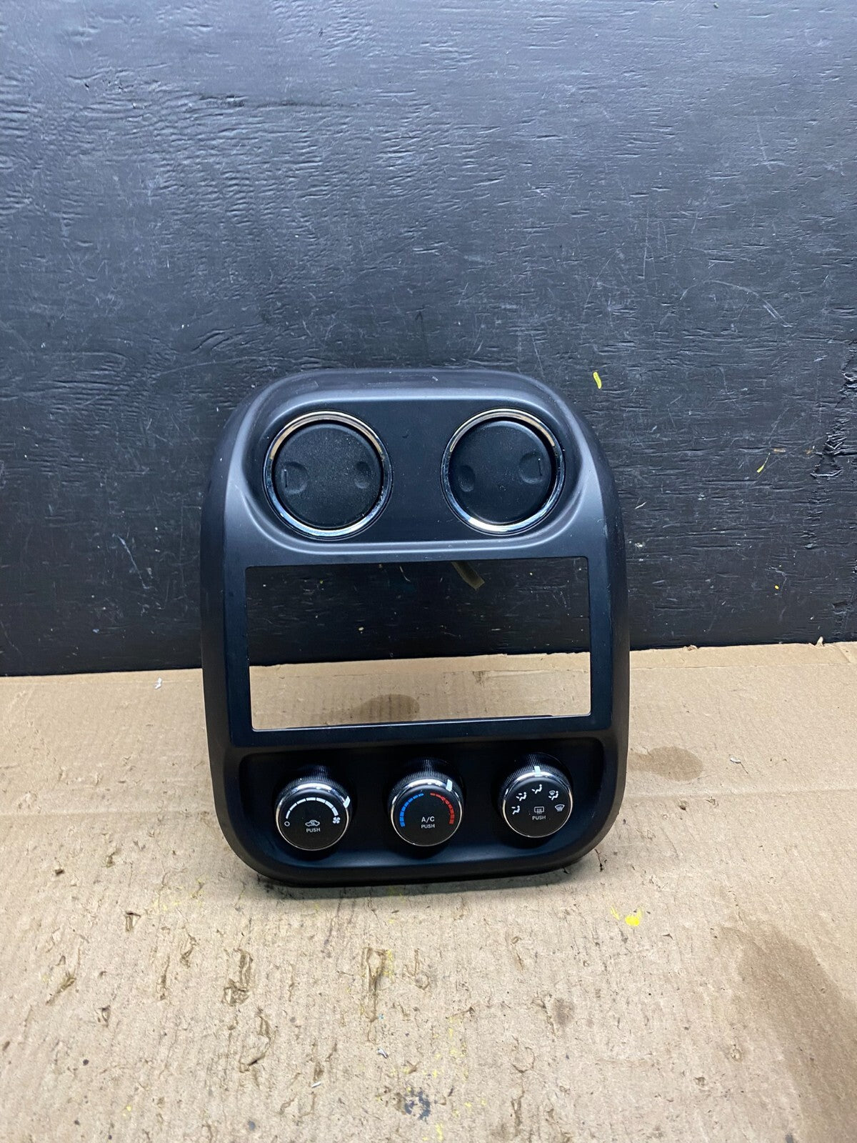 2011 to 2017 Jeep Compass Dash Climate Temperature Control Radio Bezel M8581 DG0