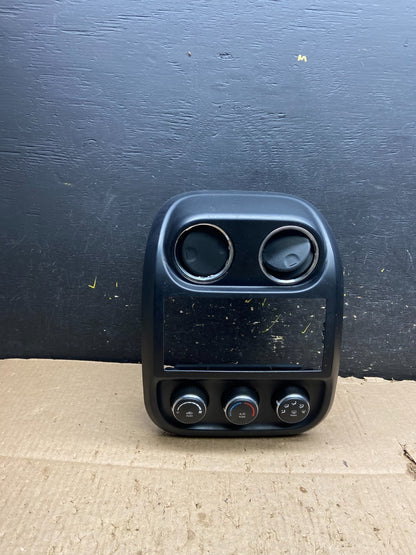 2011 to 2017 Jeep Compass Dash Climate Temperature Control Radio Bezel Y8077 DG0