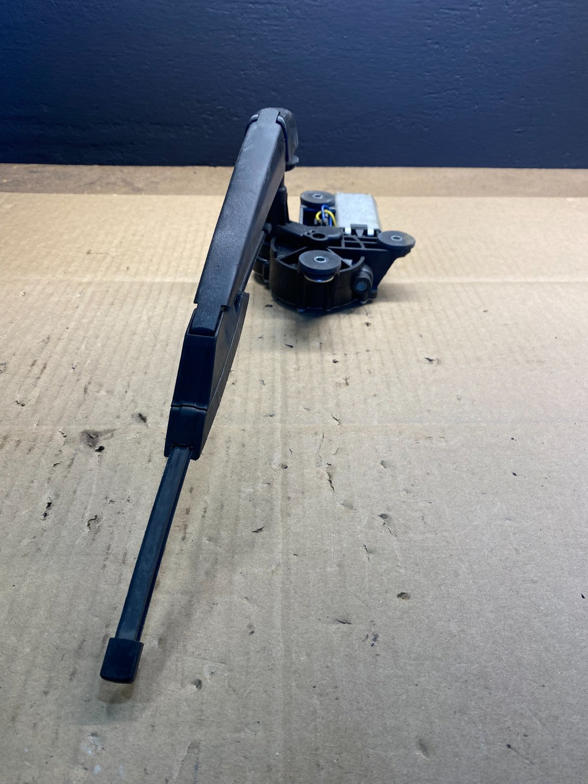 2012 - 2019 Fiat 500 Rear Wiper Motor Actuator Wiper Arm ab4114 DG2