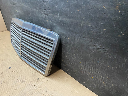 1994 to 1995 Mercedes Benz W124 E-Class Front Upper Grill Grille U6409 DG1