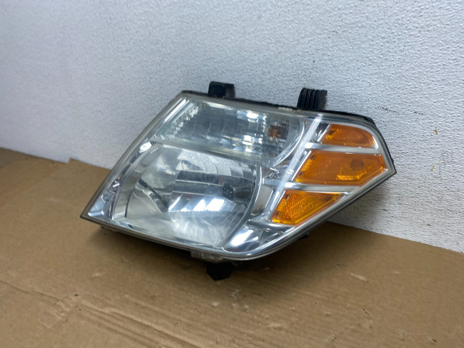 2008 to 2012 Nissan Pathfinder Halogen Headlight Left Driver Lh AD3876 DW1