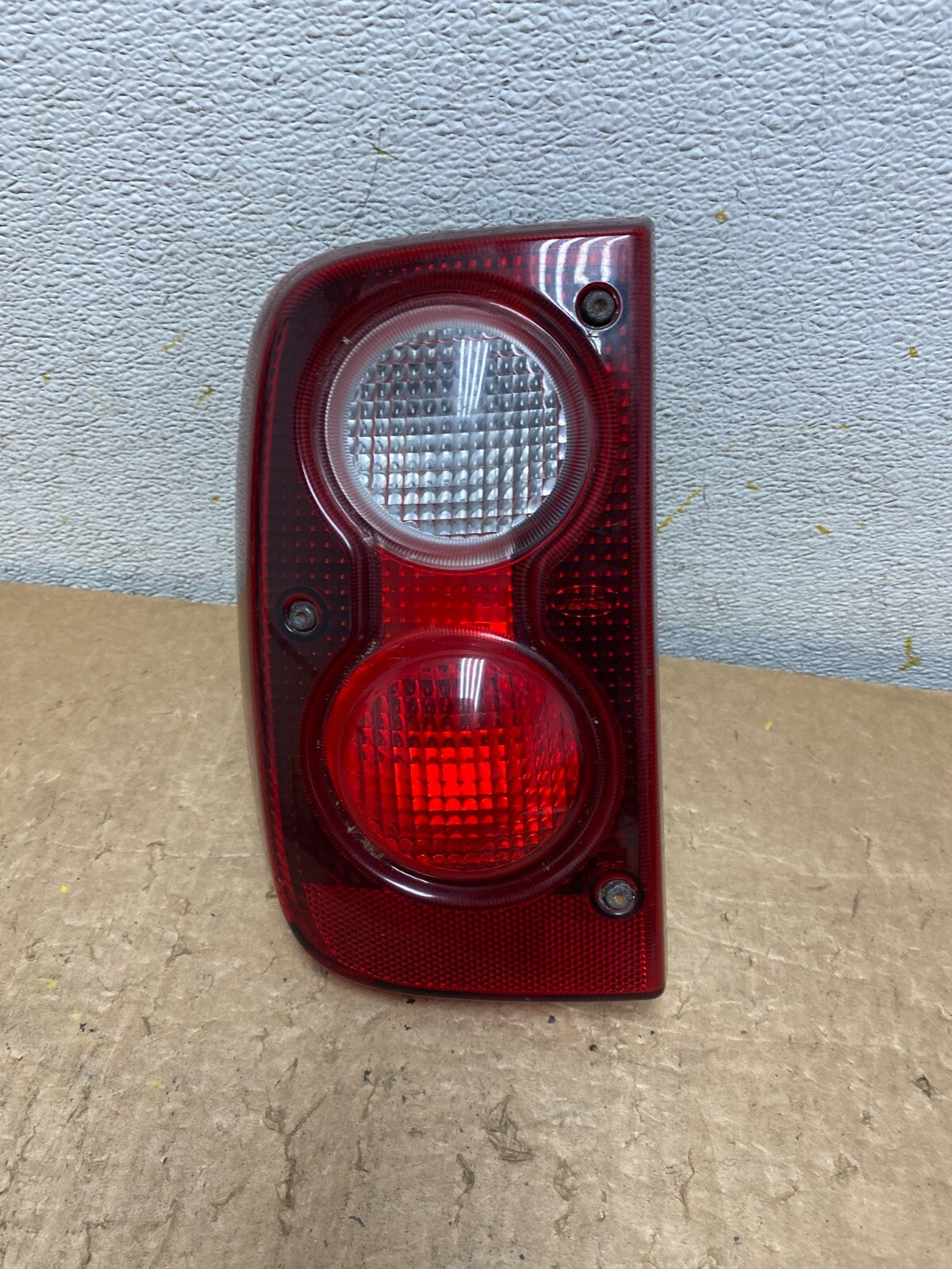 2004 to 2005 Land Rover Freelander Left Driver LH Tail Light OEM O6435 DG0