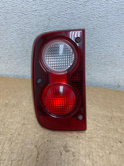 2004 to 2005 Land Rover Freelander Left Driver LH Tail Light OEM O6435 DG0