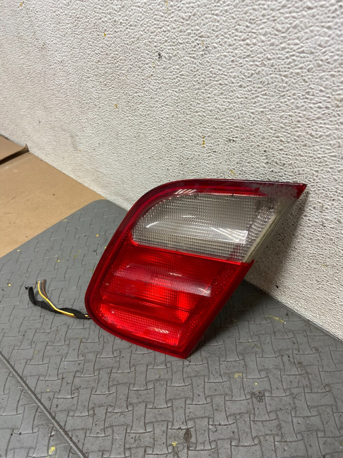 1998-2003 Mercedes Benz CLK Inner Right Passenger RH Tail Light Lamp C7297 PS1