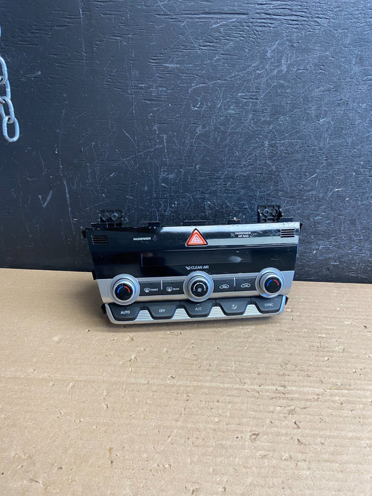 2018 2019 2020 Hyundai Elantra Center Heater A/C Climate Control Panel AG0376 DG0