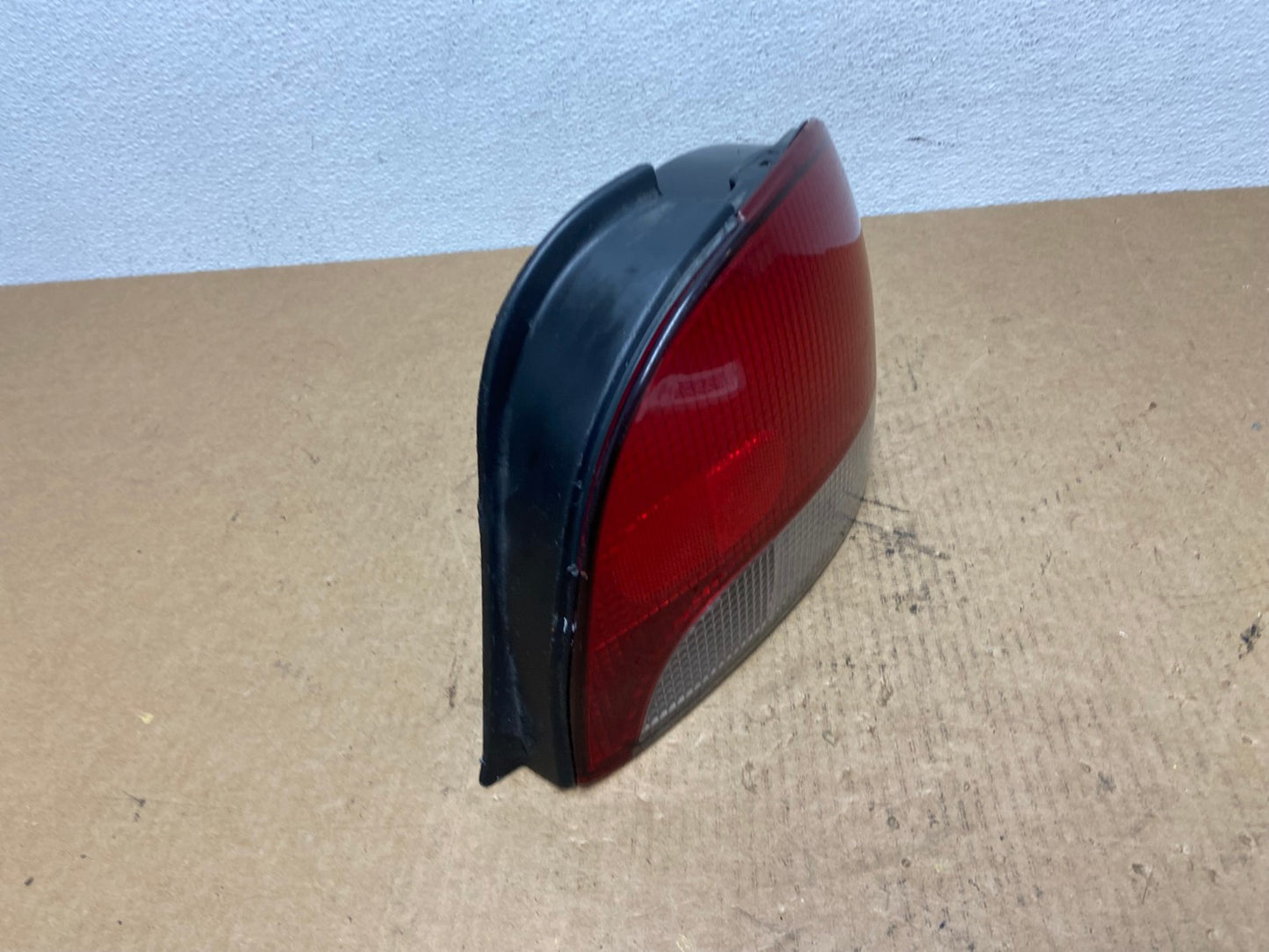 1998 to 1999 Hyundai Accent Hatchback Right Passenger Tail Light Oem AC2972 LK2