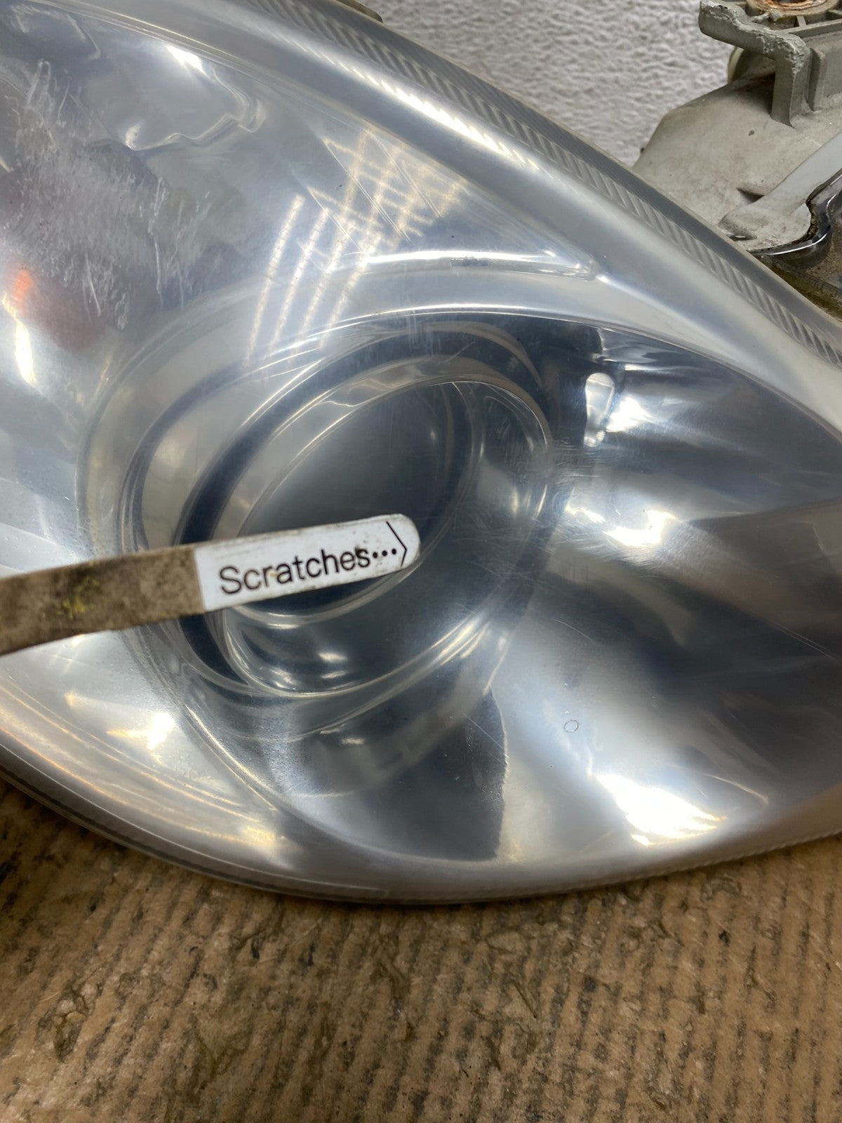 2002-2005 Hyundai Sonata Right Passenger Headlight Halogen AE1605 DW3