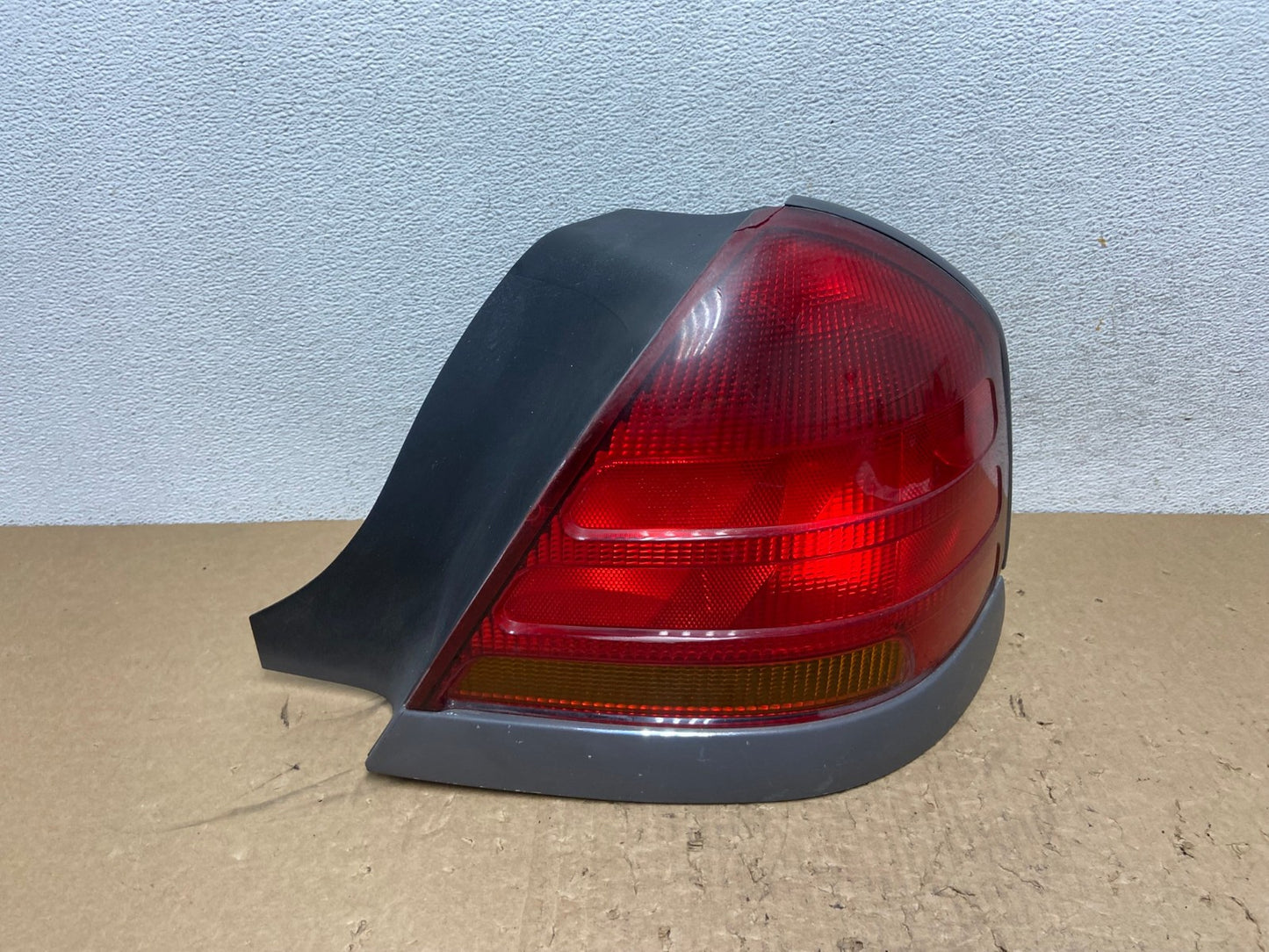 1998-2003 Ford Crown Victoria Right Passenger Rh Side Tail Light AG1276 LK0