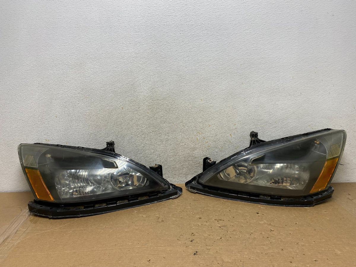 2003 - 2007 Honda Accord Left+Right Set Halogen Headlights AH8946 DW0