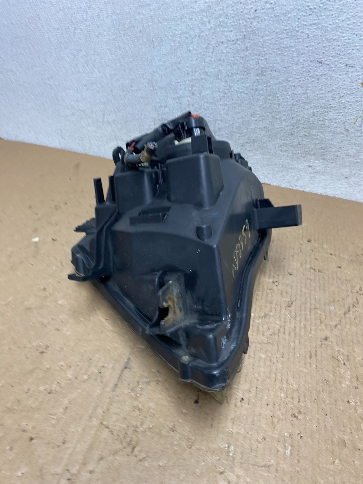 2008 to 2012 Nissan Pathfinder Halogen Headlight Right Passenger AD8759 DW11