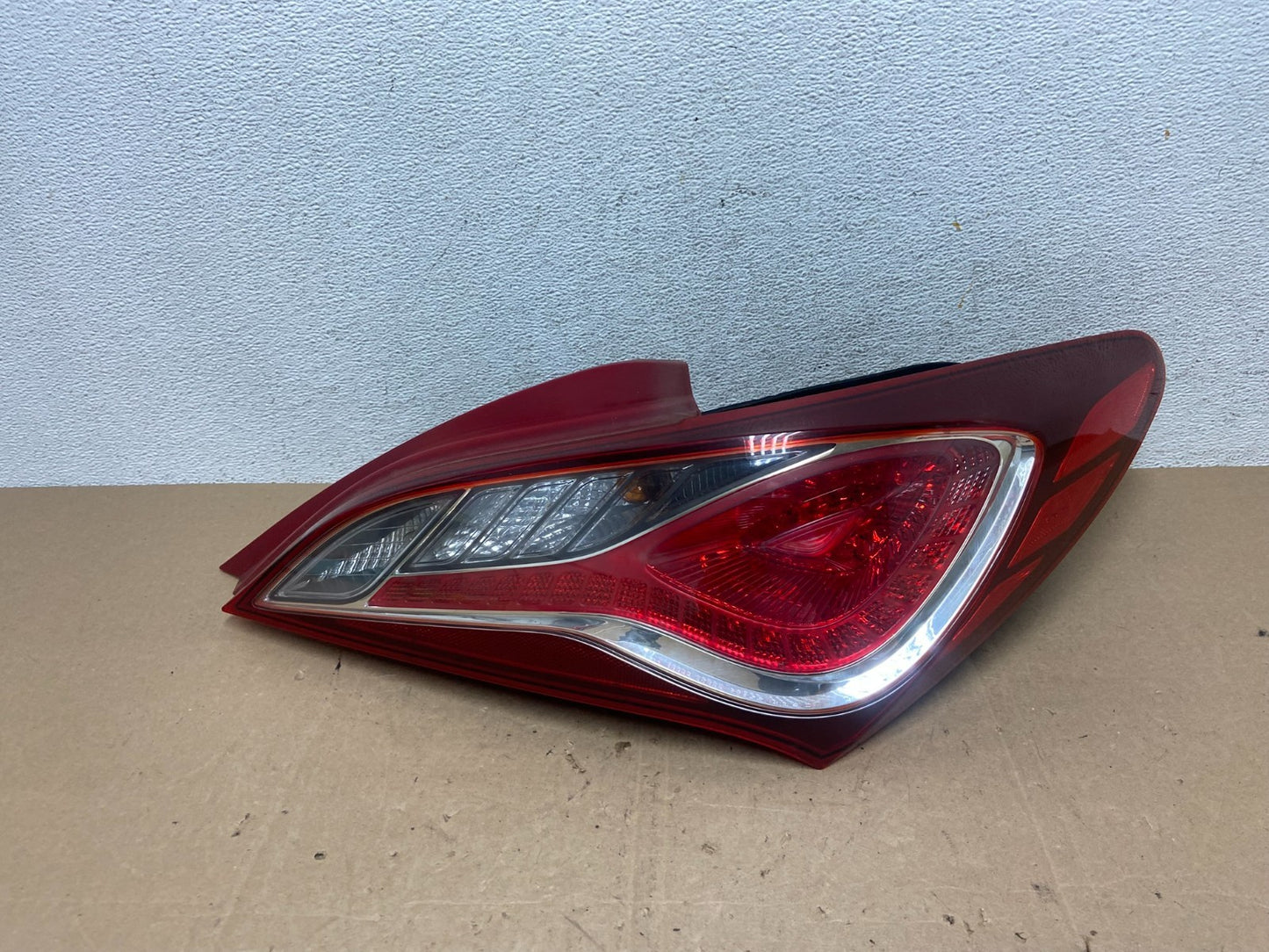 2013-2016 Hyundai Genesis Coupe Right Passenger RH Tail Light AE5987 DG0