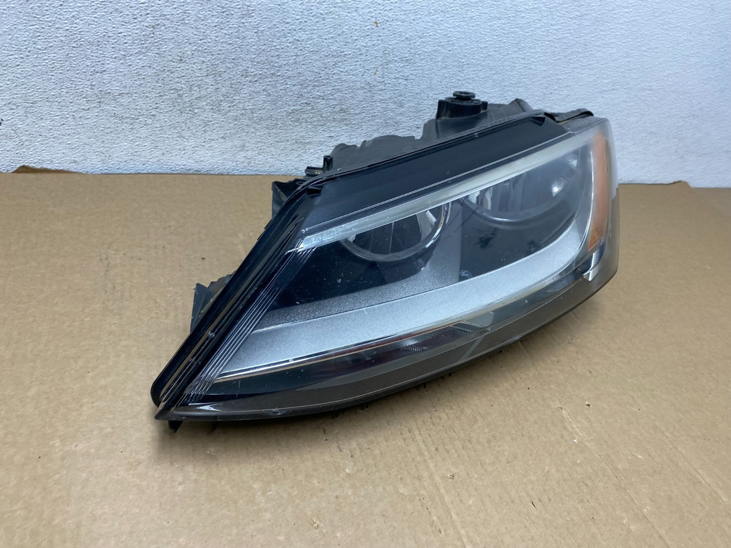 2011 to 2014 Volkswagen Jetta Left Driver LH Headlight Halogen AG1999 DW2