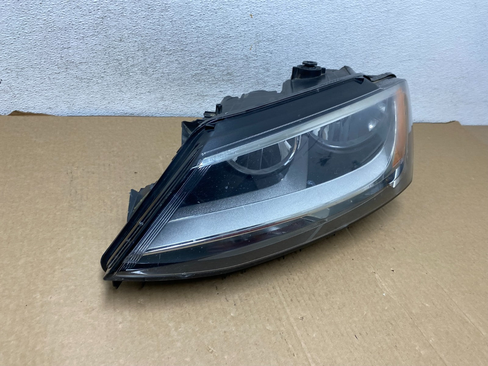 2011 to 2014 Volkswagen Jetta Left Driver LH Headlight Halogen AG1999 DW2