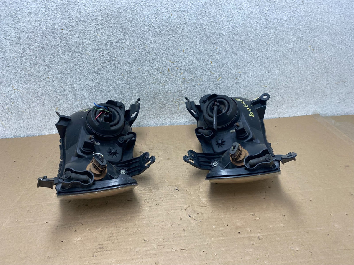 2001 - 2004 Ford Escape Headlights Left+Right Halogen AI0909 DW11