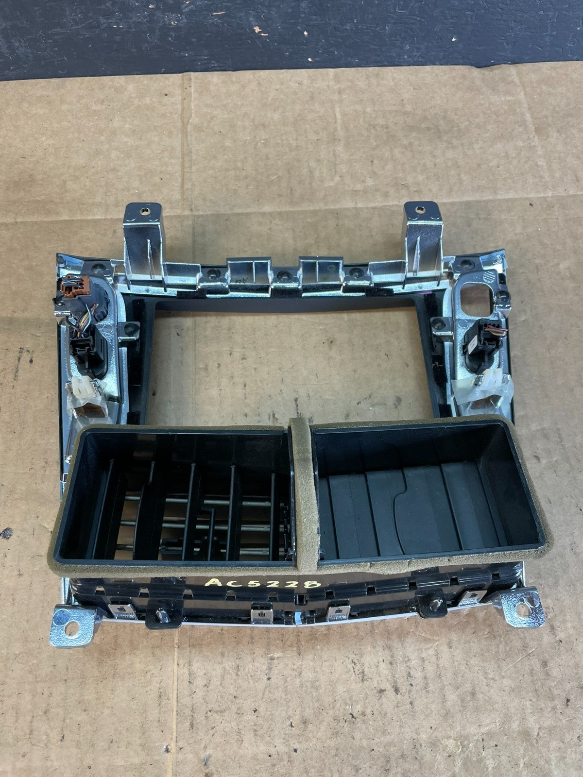 2010 - 2012 Lincoln Mkt Center Dash Gps Radio Bezel Panel Air Vent AC5228 DG10