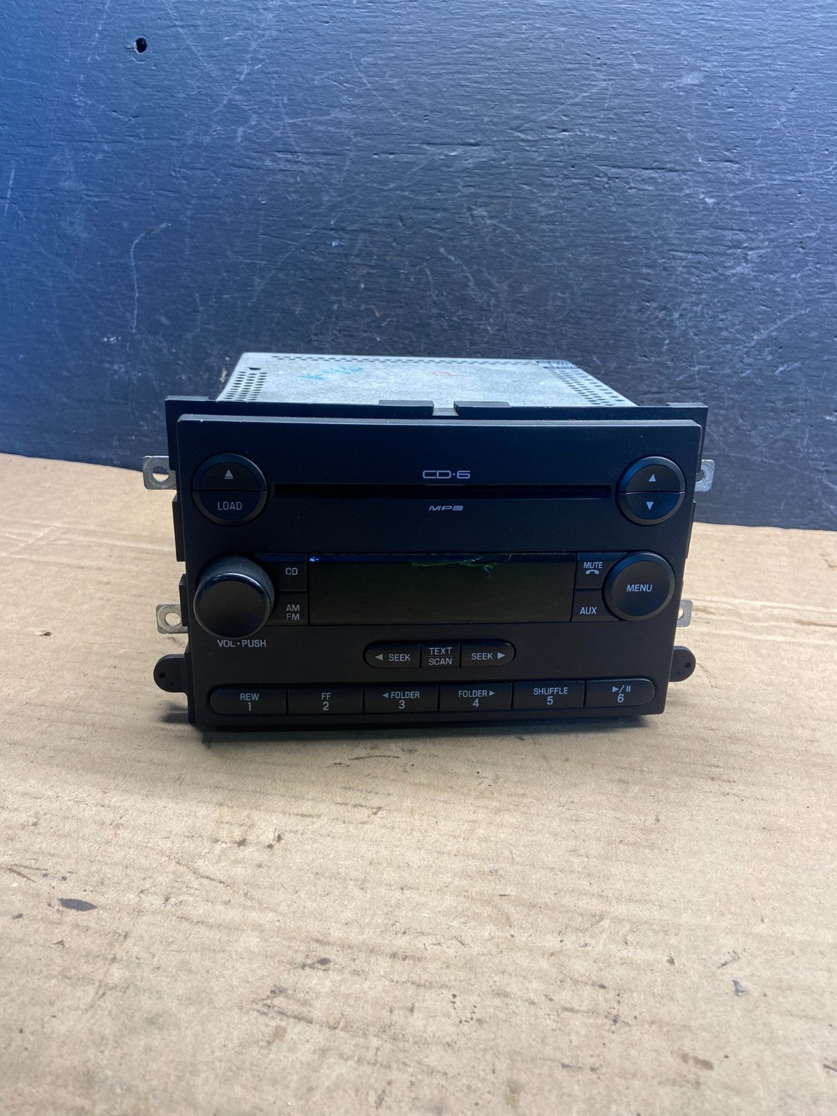 2004 to 2008 Ford F150 Mustang Radio Stereo Audio AM/FM ae2518 DG0