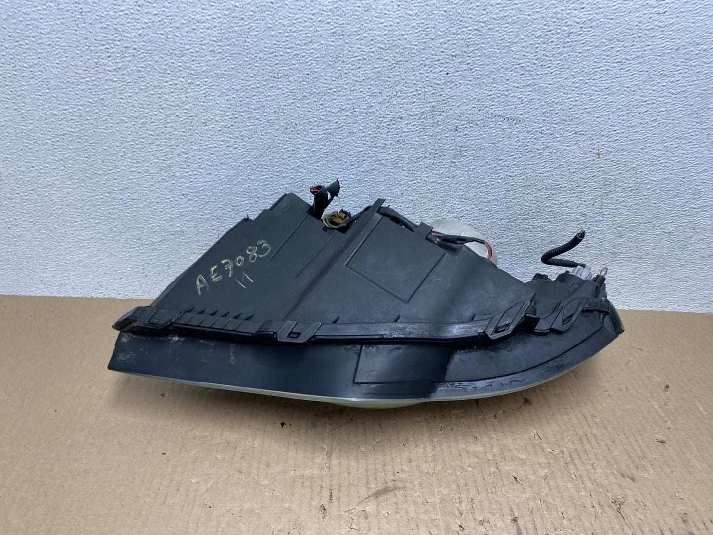 2006 to 2007 Subaru Legacy Right Passenger RH Side Headlight AE7083 DW10