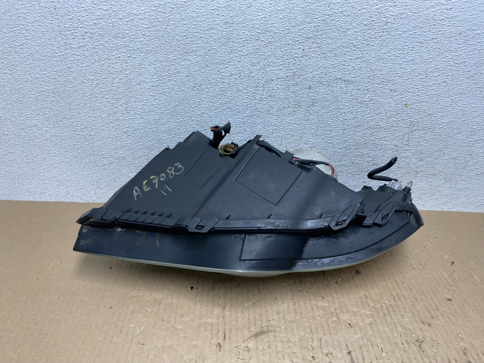 2006 to 2007 Subaru Legacy Right Passenger RH Side Headlight AE7083 DW10