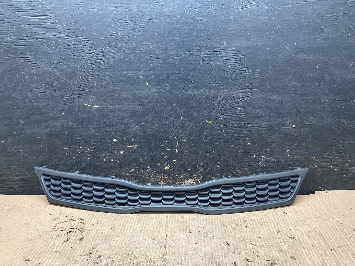 2016 to 2017 Kia Rio Front Grille Grill 863501W710 V6845 DG0