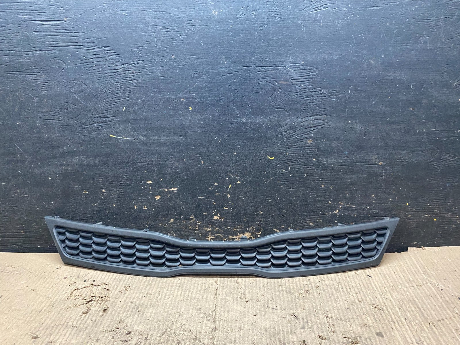 2016 to 2017 Kia Rio Front Grille Grill 863501W710 V6845 DG0