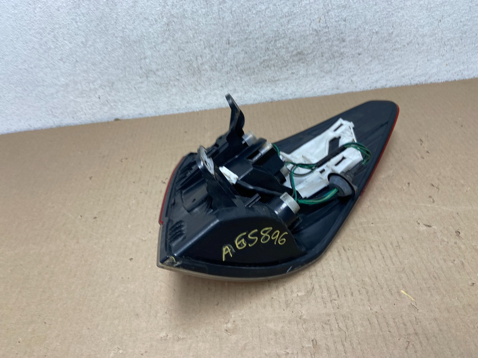 2010-2014 Subaru Outback Wagon Left Driver Lh Side Tail Light AG5896 DW5