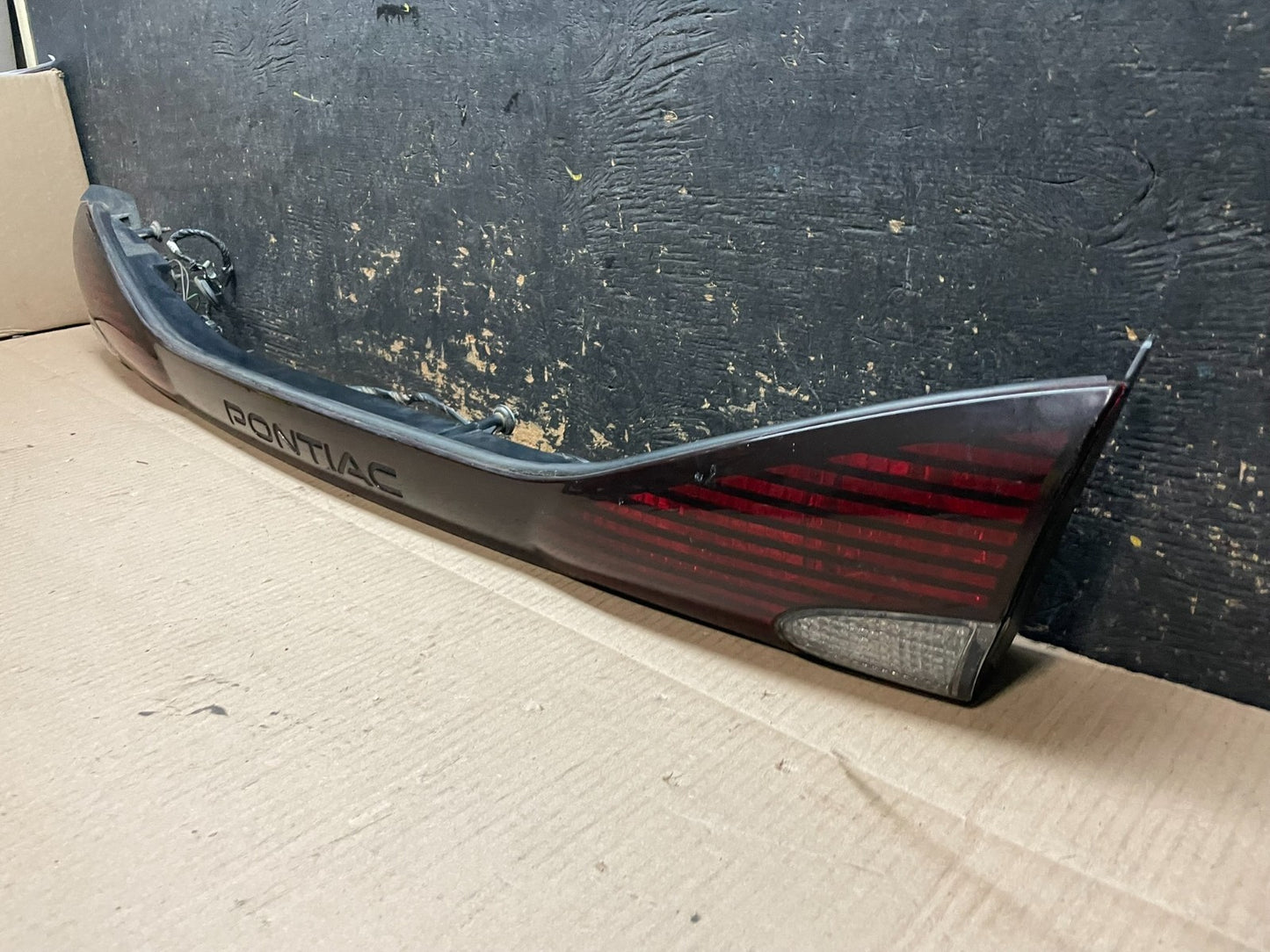 1996 to 1999 Pontiac Bonneville Tail Gate Tail Light Reverse light z8406 DG2