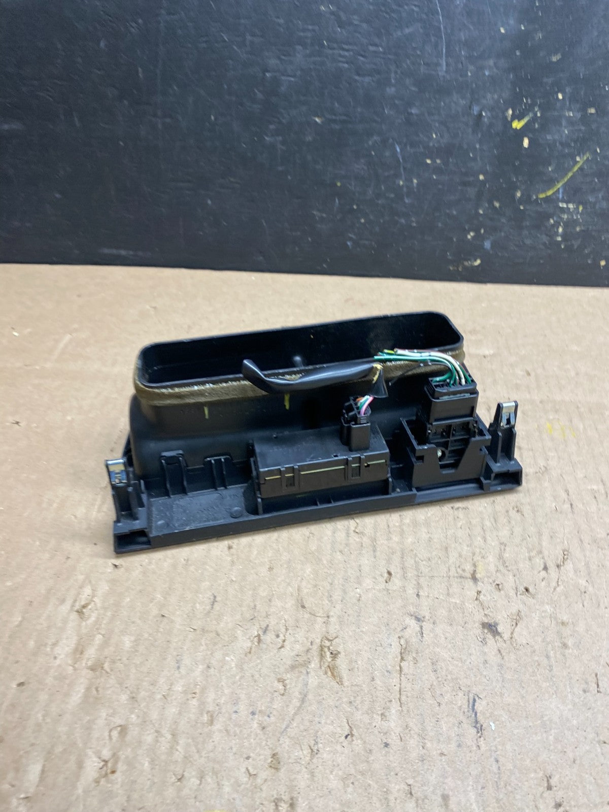1997 to 2001 Lexus ES330 ES300 Front Center Side Air Vent T4762 DG4