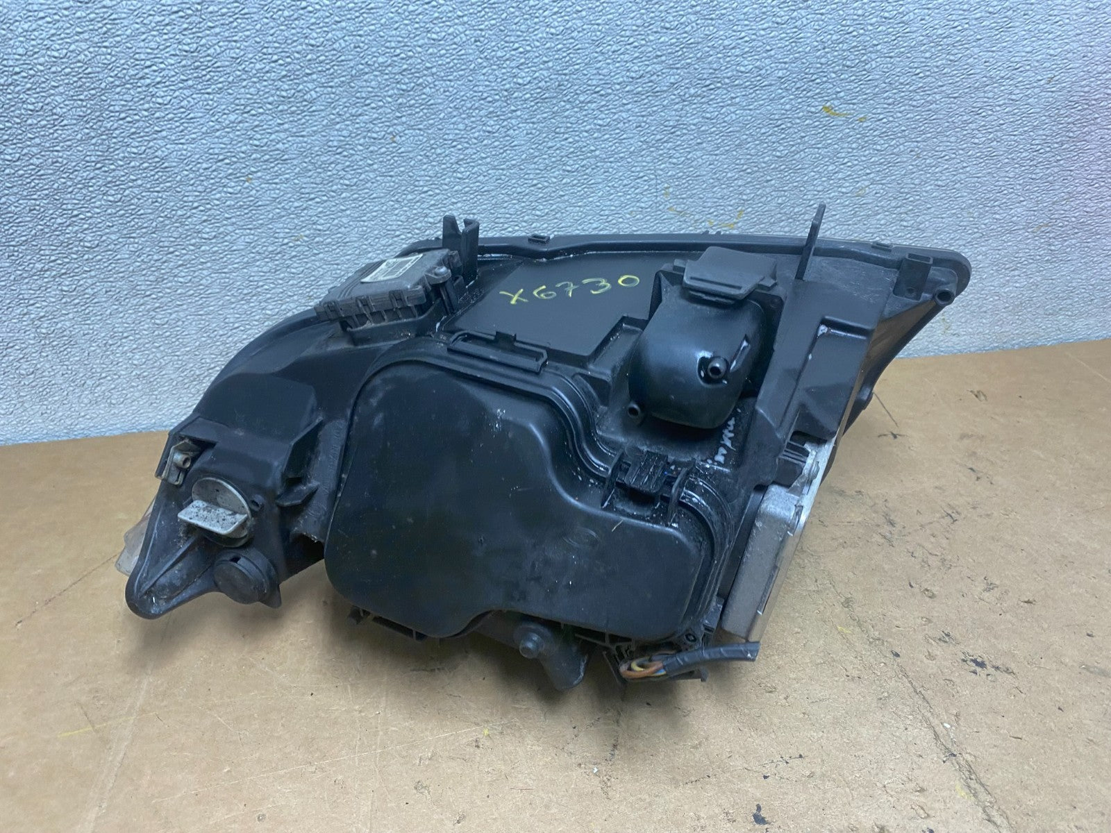 Xenon HID AFS 2006 to 2008 BMW 3 Series Headlight Right Passenger Side OEM X67308