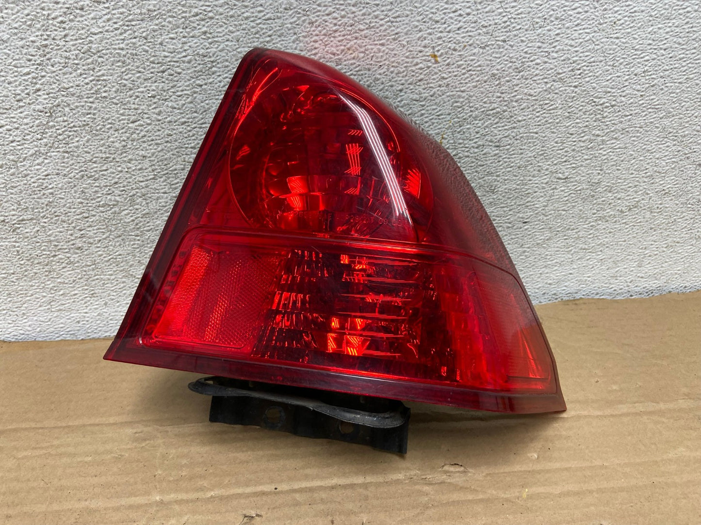 2003 2004 2005 Honda Civic Sedan Right Passenger Side Tail Light AG8185 LK0