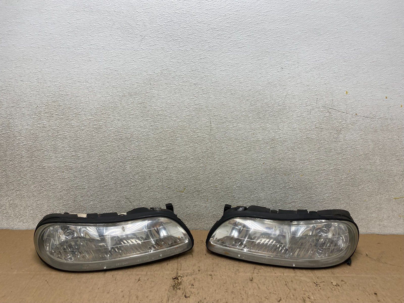 1997 to 2003 Chevrolet Malibu Left+Right Side Headlights OEM W3564 DW0