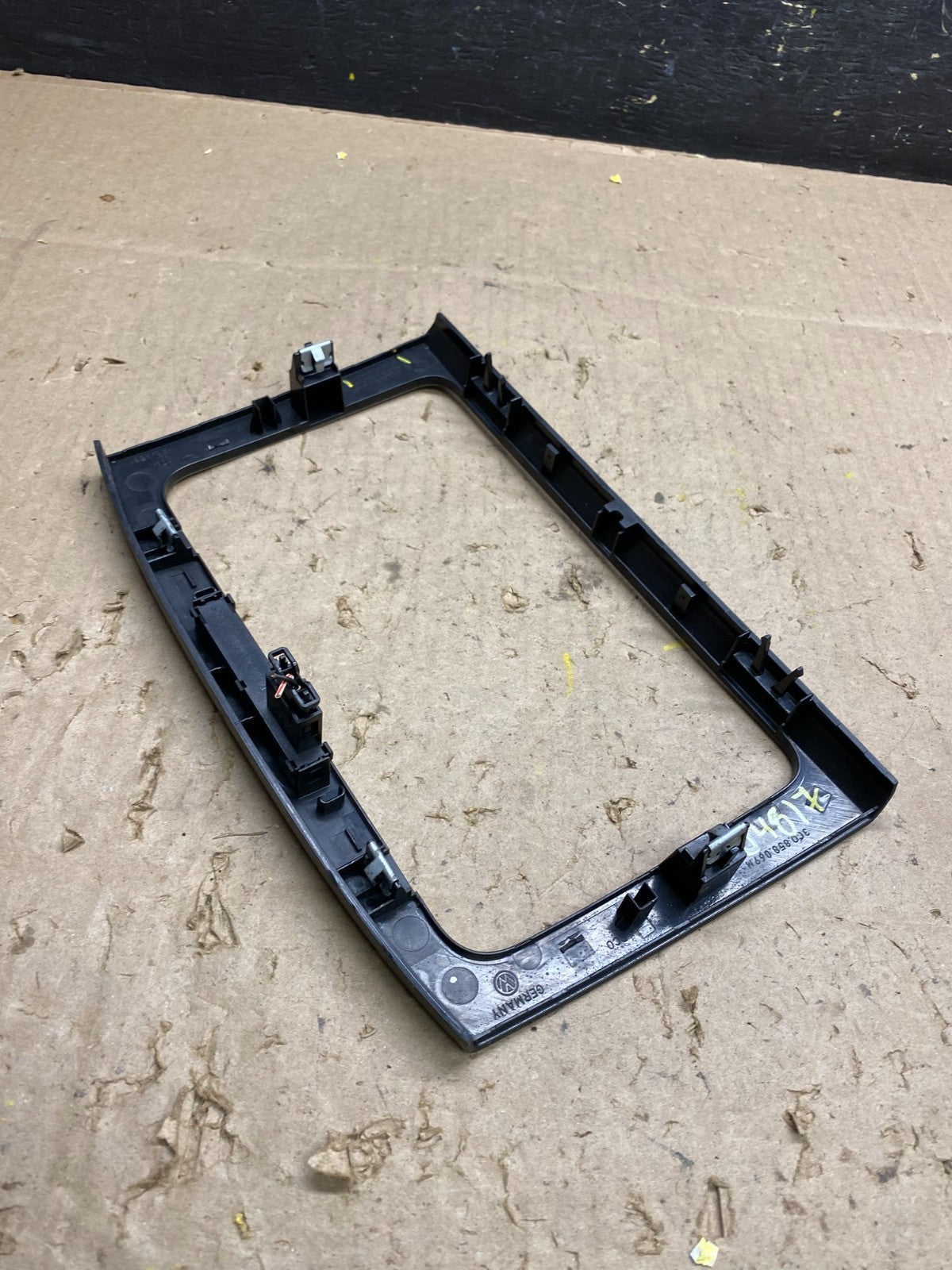 2006 to 2010 Volkswagen Passat Radio Dashboard Bezel Trim Cover u4817 DG3