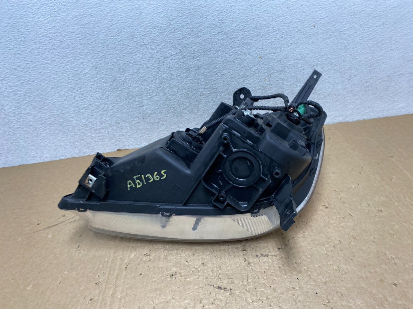 2005 -2006 Honda Crv Cr-v Halogen Headlight Right Passenger Rh AG1365 DW7